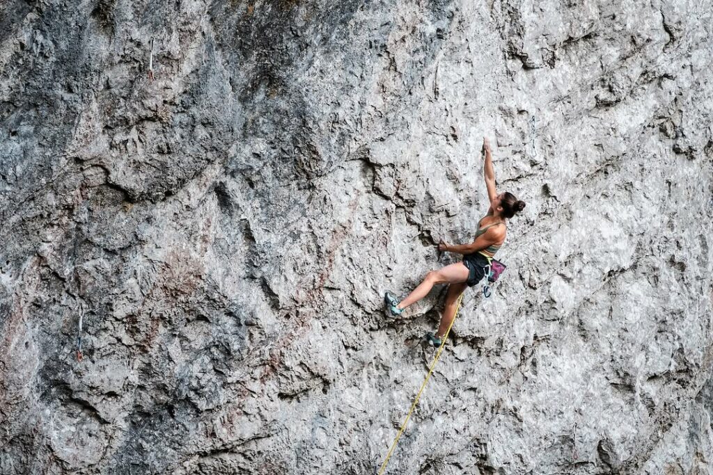 Ainhize Belar encadena su segundo 9a+ con ‘Zeleputza’ en La Leze