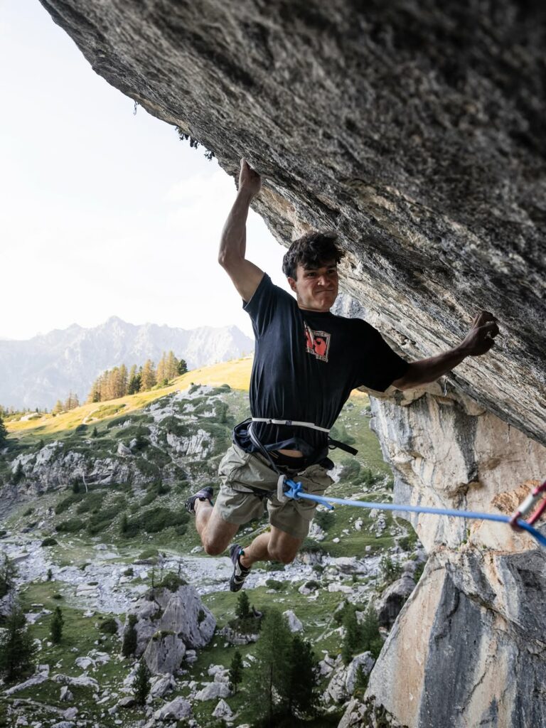 Giovanni Placci flashea The Famous Gem 9a en La Saume